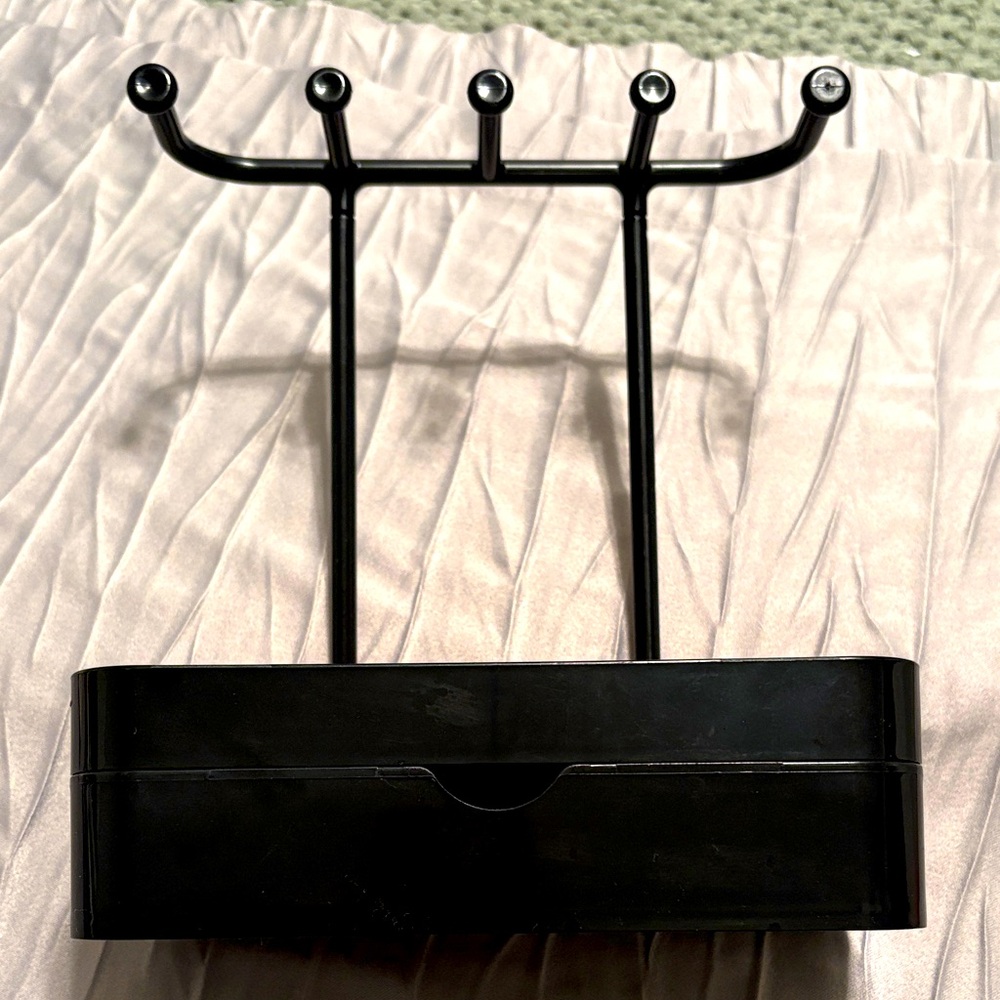 Black Jewelry Organizer Stand